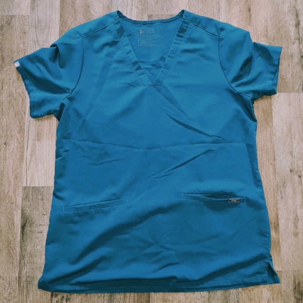 Figs Casma Two Pocket Scrub Top Women's Medium Alps Blue